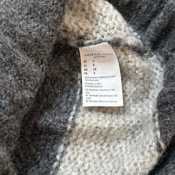 American Eagle Sweater - Picture 5 of 8